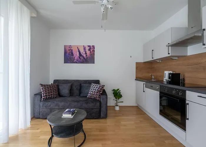 1Br With Balcony, Urban Style By Hm